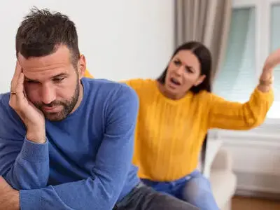 چطور با همسری که این روزها زود عصبانی می‌شود، رفتار کنیم؟