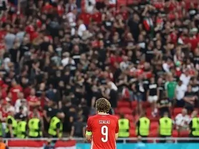 بعد از یک سال غیبت؛ تماشاگران در ورزشگاه حضور دارند