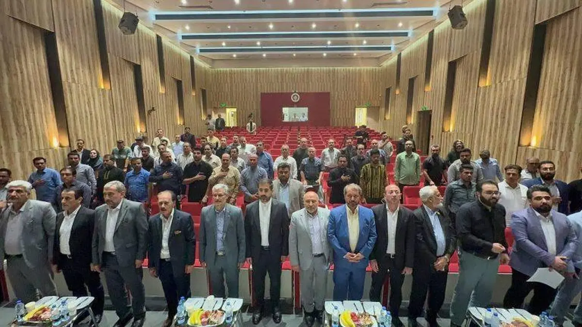 آئین تجلیل از خبرنگاران و فعالان رسانه ای منطقه آزاد ماکو برگزار شد