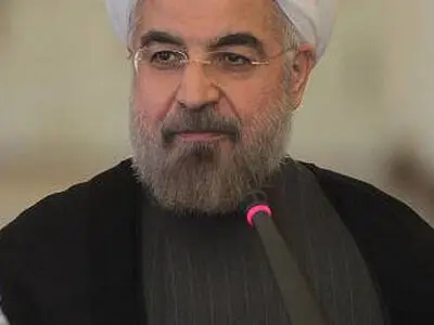 روحانی یعزی الرئیس النیبالی بضحایا الزلزال