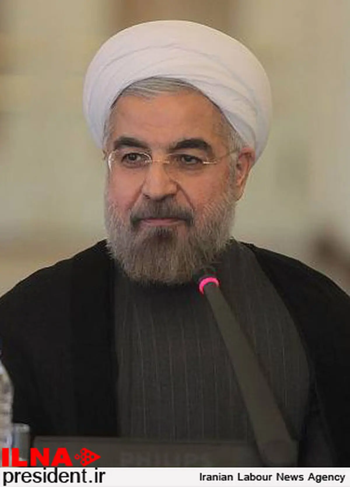روحانی یعزی الرئیس النیبالی بضحایا الزلزال