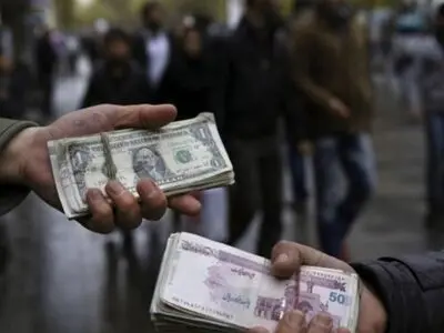 افزایش نرخ ارز؛ بهانه‌ای برای گران شدن کالاهای اساسی مردم/ با نوسانات بازار دلار تولیدکنندگان و صنعتگران از رده تولید خارج می‌شوند 