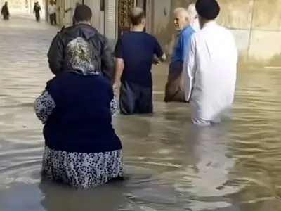 آبگرفتگی شدید خیابان ها در گناوه + فیلم