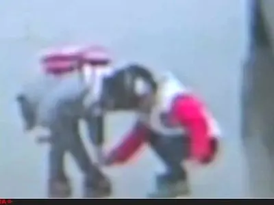 فیلم/ لحظه وحشتناک زیر گرفتن کودک