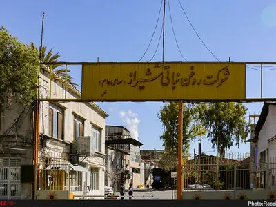 کارگرانی که ضامن وام برای کارخانه شدند اکنون به بانک بدهکار هستند/ تا سال ۹۸ چیزی از نرگس شیراز باقی نخواهد ماند