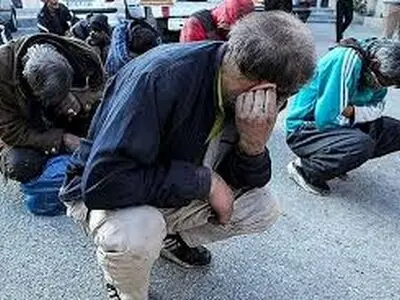 بازداشت و جمع‌آوری خرده فروشان مواد مخدر و معتادان متجاهر در آبادان 