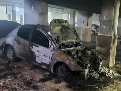 حریق خودروها در پارکینگ مجتمع مسکونی منطقه کیانمهر؛ ۶۵ نفر از ساکنان توسط آتش نشانان نجات یافتند