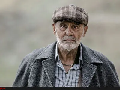 جمشید هاشم‌پور گواهینامه درجه یک هنری گرفت