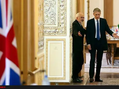 دعوت هاموند از ظریف برای سفر به لندن