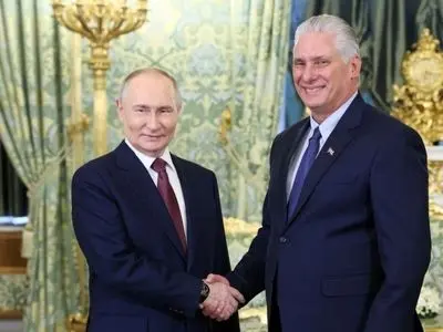 مقام روس: به عرضه نفت به کوبا ادامه می‌دهیم