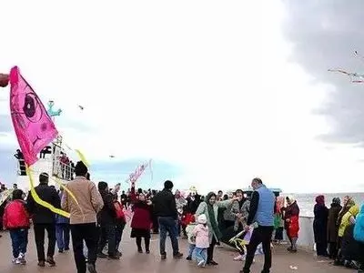 بادبادک‌ها بر فراز دریاچه ارومیه،روایت کودکانه از امید، علم و زندگی