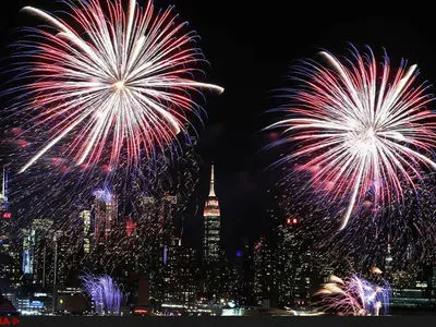 آتش بازی در نیویورک به مناسبت جشن سال نو قمری چینی