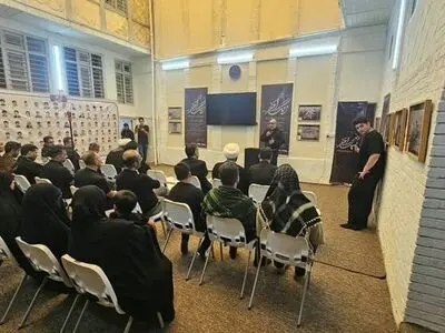 نمایشگاه «زنگ آخر» در نجف اشرف افتتاح شد/ صالحی‌امیری: «زنگ‌آخر» روایتی برای ماندگار کردن نام کودکان میناب است/ هنر می‌تواند رنج را به حافظه و حافظه را به مسئولیت تبدیل کند