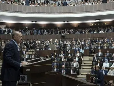 Turkey against severing ties with Iran despite US sanctions
