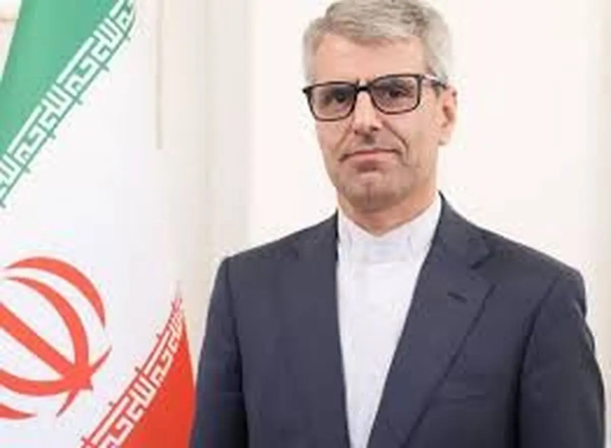 شمع آگاهی در دست معلمان شهید مدرسه میناب به شعله بیداری یک ملت تبدیل شد