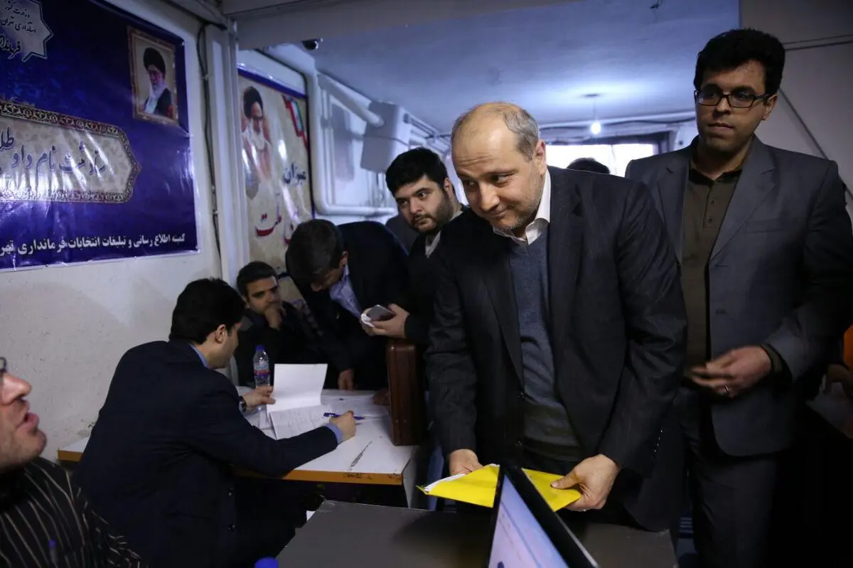 معاون مستعفی وزیر ورزش در انتخابات شورای شهر تهران ثبت‌نام کرد
