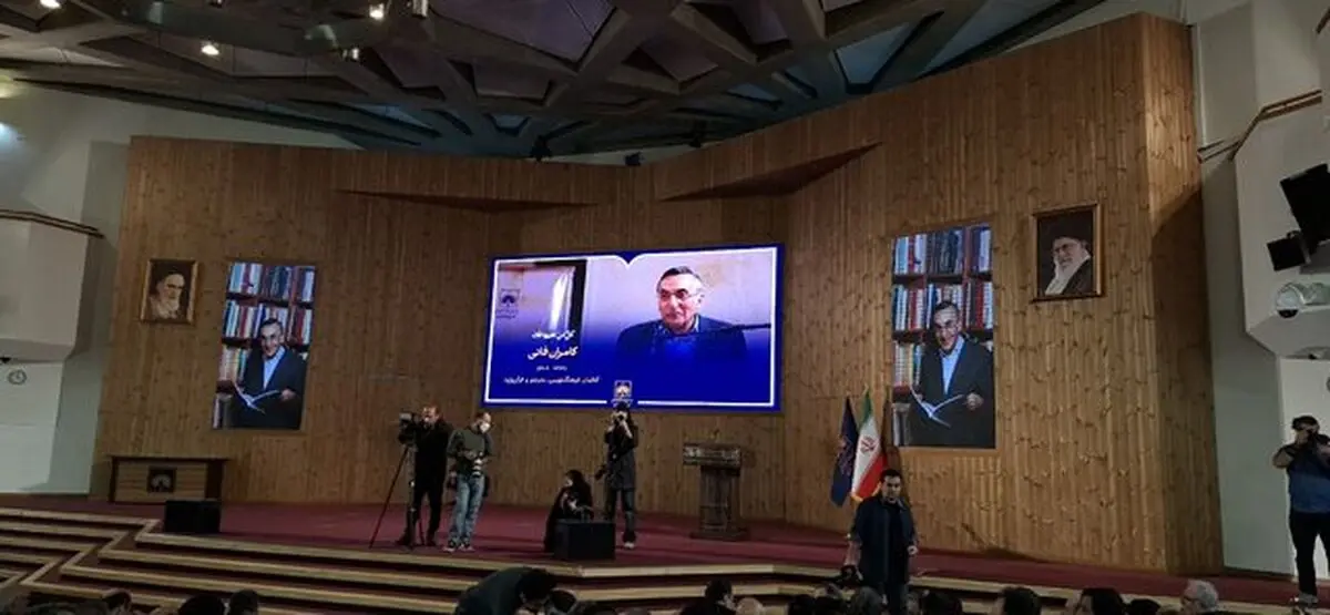بدرقه پیکر کامران فانی بر دوش اهالی فرهنگ