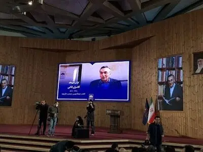 بدرقه پیکر کامران فانی بر دوش اهالی فرهنگ