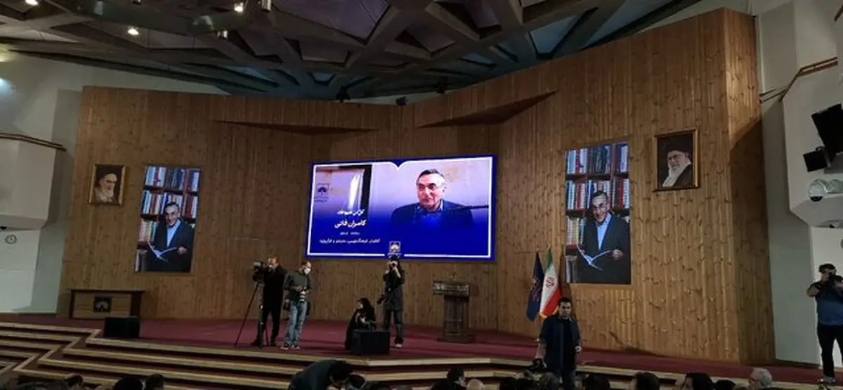 بدرقه پیکر کامران فانی بر دوش اهالی فرهنگ