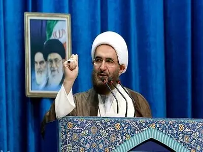 پرچم مقدس جمهوری اسلامی ایران پس از ۴۶ سال همچنان برافراشته است