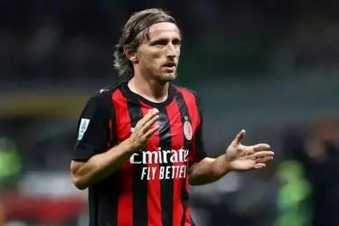 عملیات نجات در رختکن روسونری؛ بسیج عمومی برای ماندن مهندس کروات