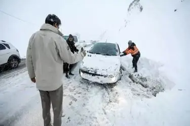 مسدود شدن برخی محورهای مواصلاتی استان زنجان در پی بارش برف / تردد کِشنده‌ها در محور زنجان - پاپایی ممنوع است