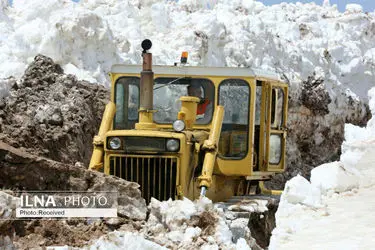برف گردنه‌های «شاه ولایت» و «آقا گُل» در بویین میاندشت را مسدود کرد
