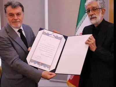 عضویتِ افتخاری سفیر ترکیه در فرهنگستان زبان