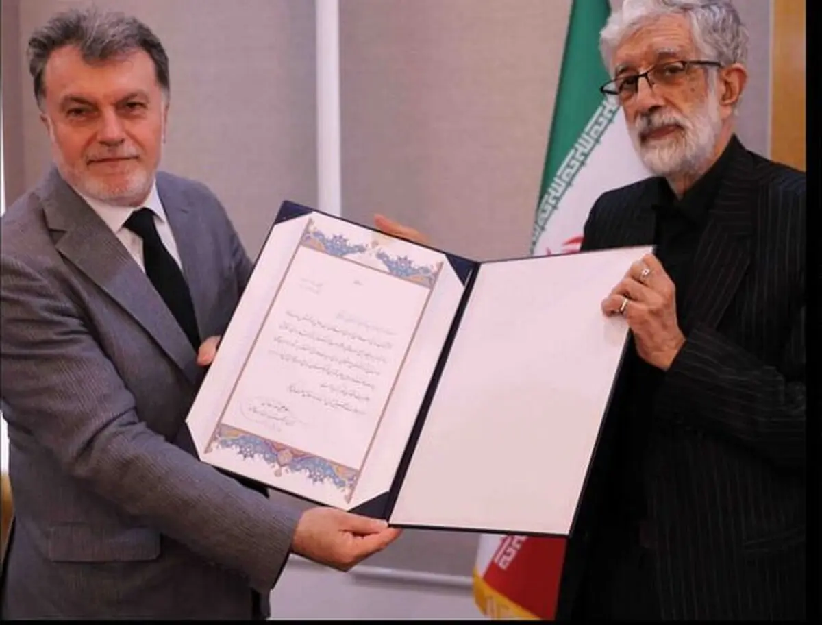 عضویتِ افتخاری سفیر ترکیه در فرهنگستان زبان