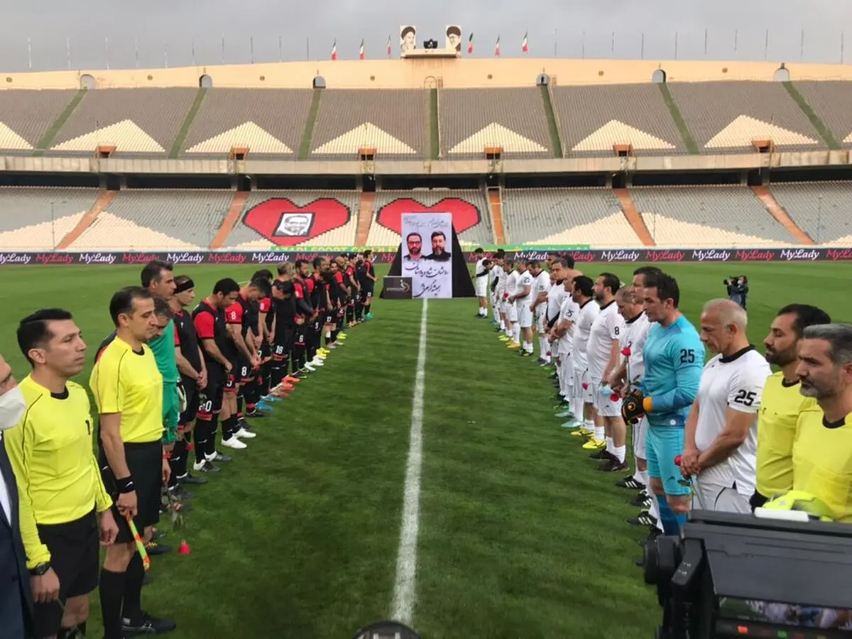 ویدئو: زنده نگه داشتن یاد علی انصاریان در دقیقه 8 بازی منتخب 98 و منتخب سرخابی‌ها