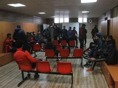 پشت پرده سومین روز از اعتصاب بازیکنان نساجی: شاگردان مهاجری در انتظار دیدار با صنیعی فر