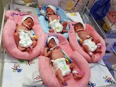 مادر ۲۳ ساله مشهدی در دومین زایمان خود ۶ قلو به دنیا آورد