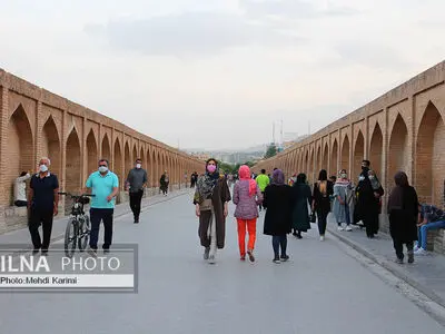 تردد شهروندان اصفهانی با وجود محدودیت های ناشی از کرونا در سطح شهر