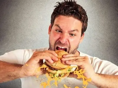  این غذاها شما را فردی عصبی می‌کند