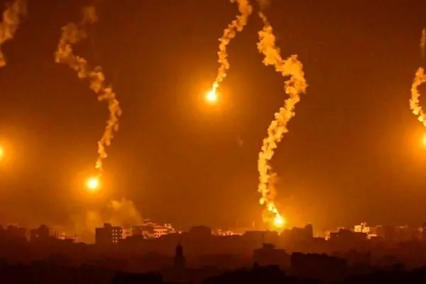 Zionist regime attacks Gaza with phosphorous bombs