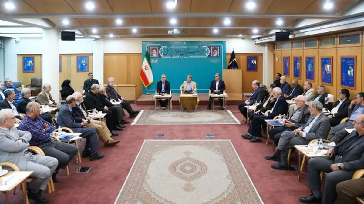 هر کسی بتواند اسناد بالادستی کشور را اجرا کند با ماست و هرکس نتواند با ما نیست