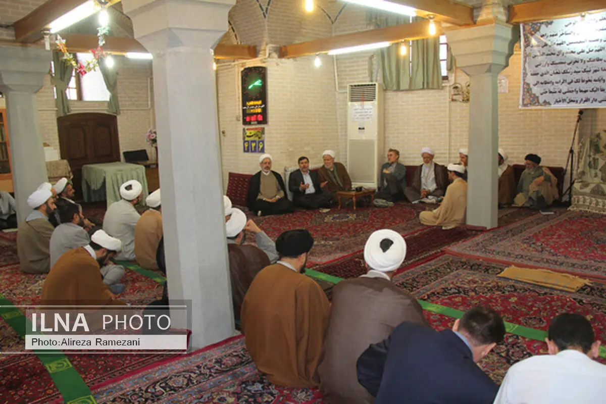 روحانیون به مسائل فرهنگی و اجتماعی بیشتر توجه کنند 