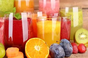 ۷ آب میوه‌ برای تسکین فوری میگرن