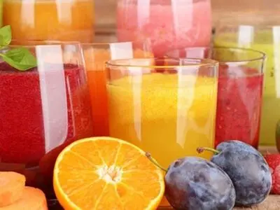 ۷ آب میوه‌ برای تسکین فوری میگرن