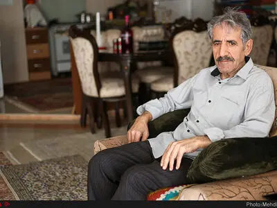 مداحی هیچ وقت راه امرار معاشم نبوده/چرا همه مداح‌ها، شمر را می‌آورند روی سینه امام حسین(ع)؟/ایما و اشاره را بیشتر می‌پسندم