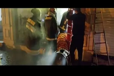 آتش سوزی در کارخانه آرد منطقه «برمشور» شیراز 