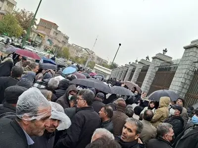 تجمع مجدد بازنشستگان فرهنگی مقابل مجلس/ حقوق بازنشستگی اصلاح شود