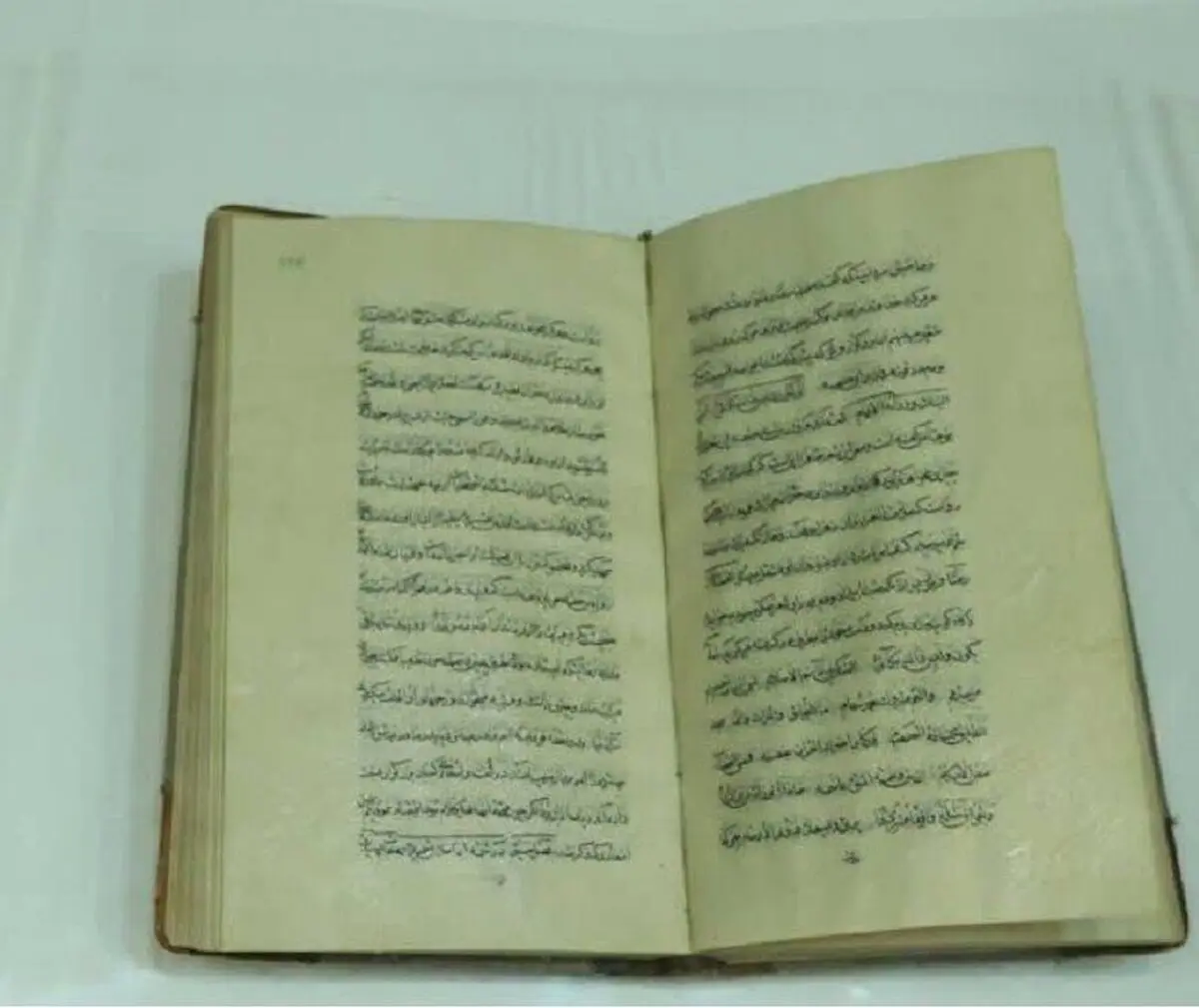 رونمایی از نسخه خطی 134 ساله کتاب «حجج‌الرضویه» در مشهد / کتابی در شرح احوال امام رضا