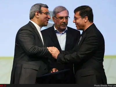 آیین تکریم جناب آقای دکتر انصاری لاری و معارفه جناب آقای دکتر مظفری مدیرعامل سازمان منطقه آزاد کیش
