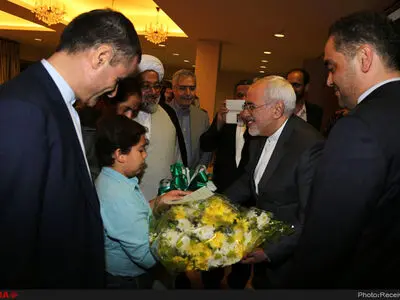 ورود ظریف وزیر امور خارجه و هیات همراه به فرودگاه آکرا و دیدار با ایرانیان مقیم غنا