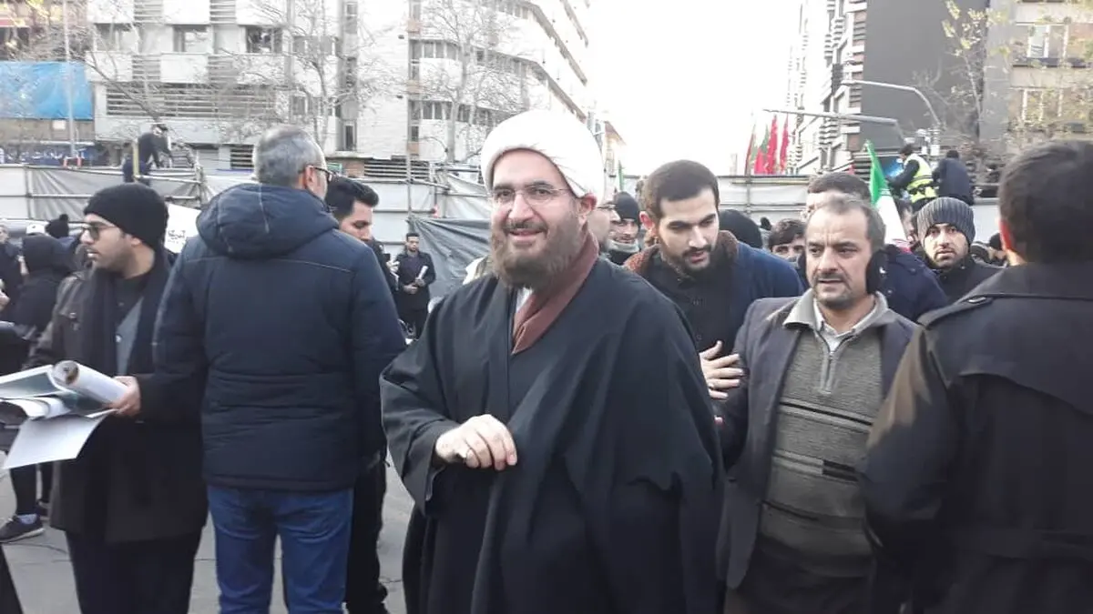 حاج‌علی‌اکبری در مراسم تشییع پیکر فرمانده شهید سپاه قدس حاضر شد