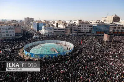 تجمع سوگواران رهبر شهید انقلاب در میدان انقلاب / ٢ 
