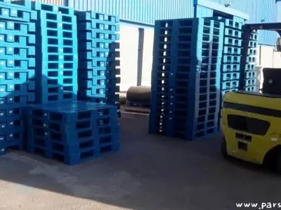 پارس پالت پیشرو در تولید پالت پلاستیکی سفارشی