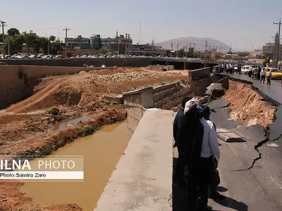 ریزش بخشی از دیواره ی ساحلی شرقی(رودخانه خشک ) در شیراز