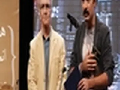 حاتمی‌کیا غایب بود / کیانوش عیاری جایزه گرفت